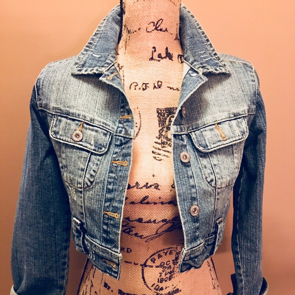 Cropped blue denim jacket